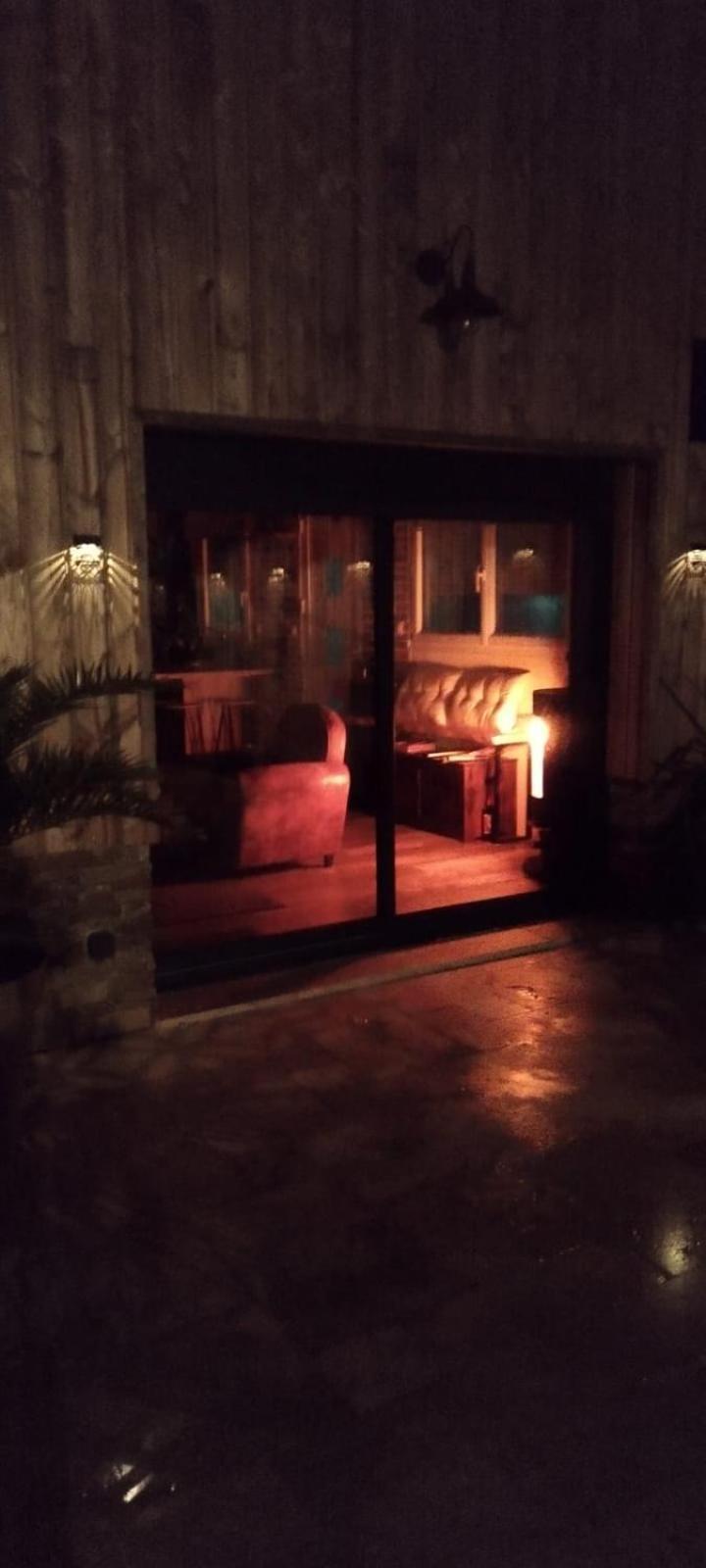 Chalet Industriel Avec Filet Et Spa Sorigny Exterior photo